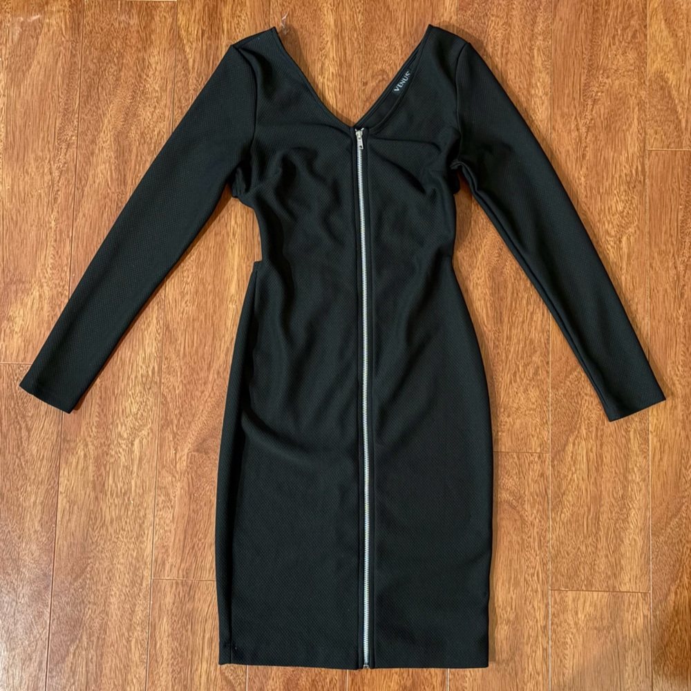 VENUS Black V-Neck Cutout Back Bodycon Dress